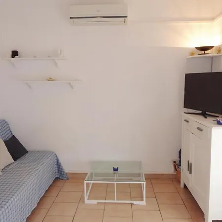 Nice In W/ 2 Bedrooms Semesterbostad *